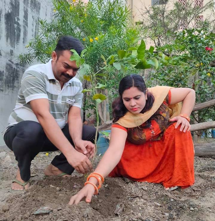 वैवाहिक वर्षगाँठमा वृक्षरोपण